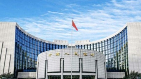 电竞主播跨界直播，吸引大量粉丝关注