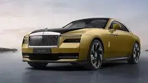 英超球星遭重击，腿部血洞惊现，队友目睹骨头外露